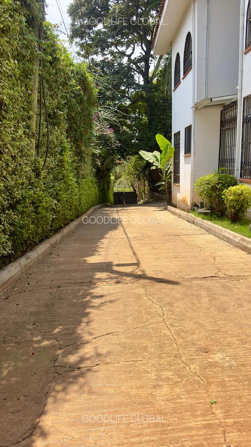 Serviced 2 Bed Apartment with En Suite at Nyari - 8