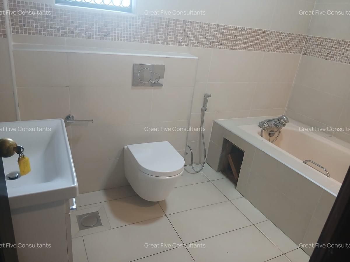 4 Bed Villa with En Suite in Runda - 12