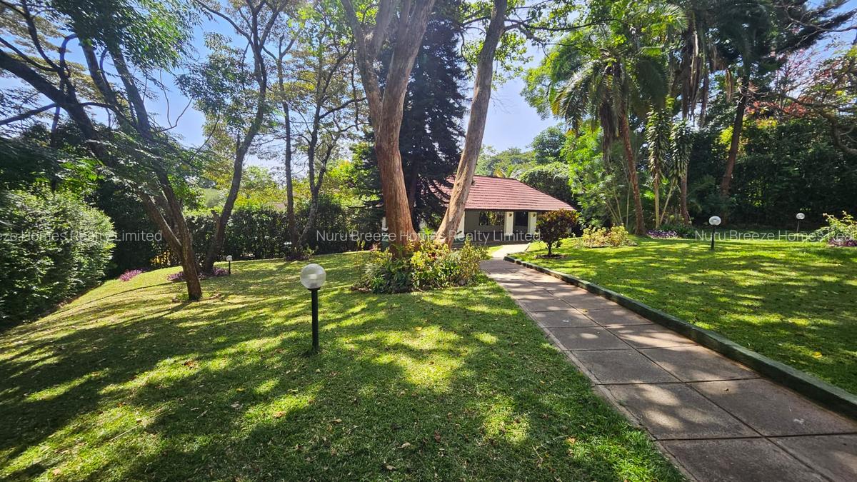 5 Bed House with En Suite in Runda - 13