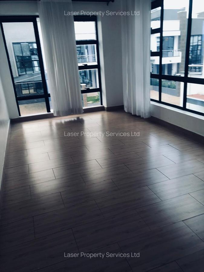 4 Bed Townhouse with En Suite in Eastern ByPass - 4