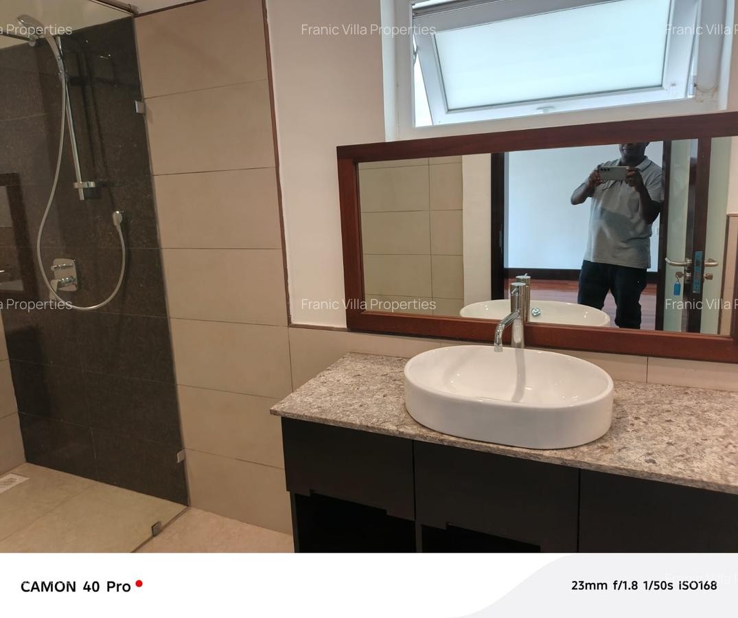 5 Bed House with En Suite at Runda - 11