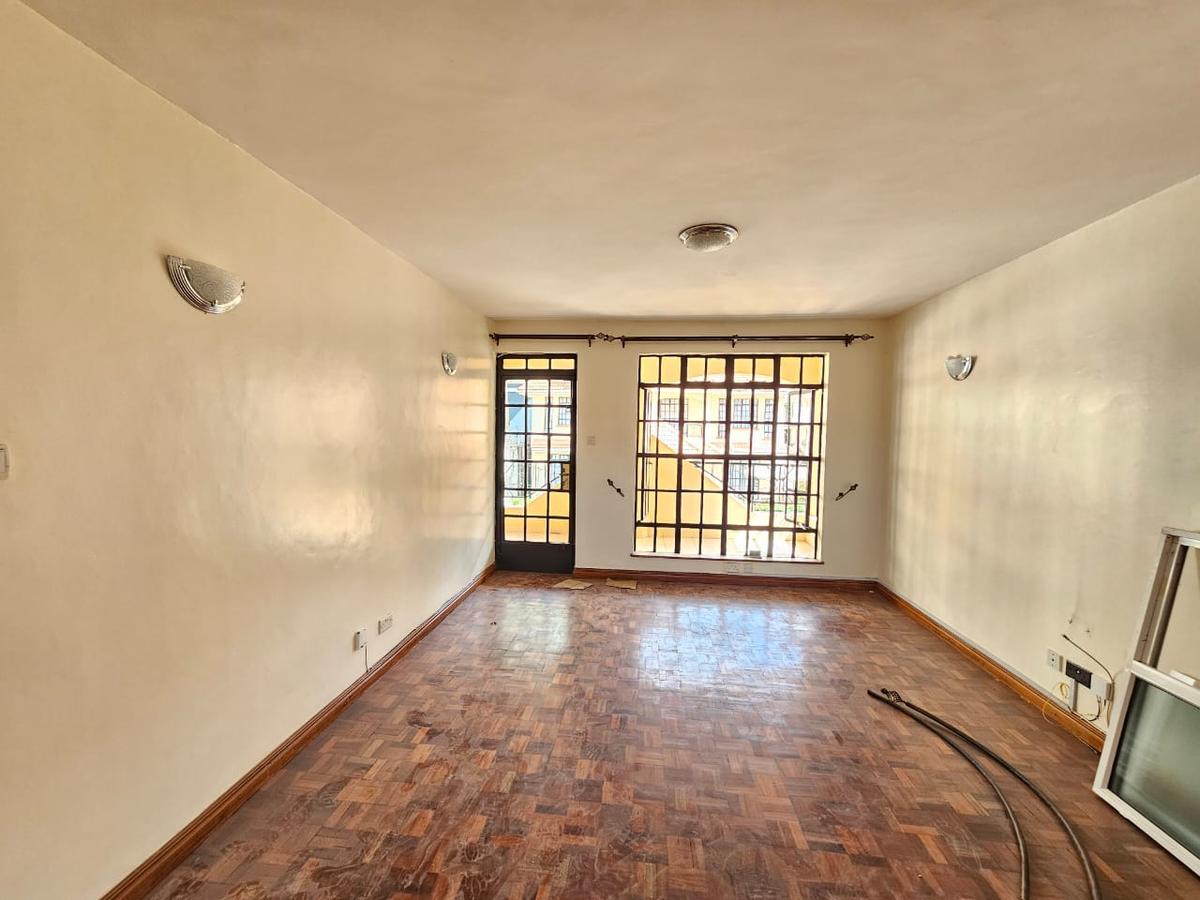 5 Bed House with En Suite in Lavington - 5