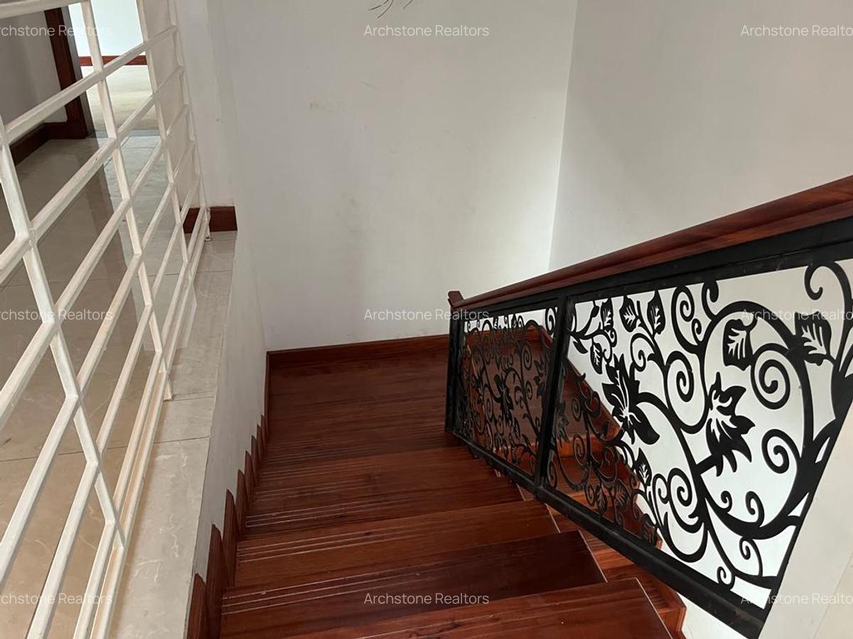 5 Bed Townhouse with Staff Quarters in Rosslyn - 3