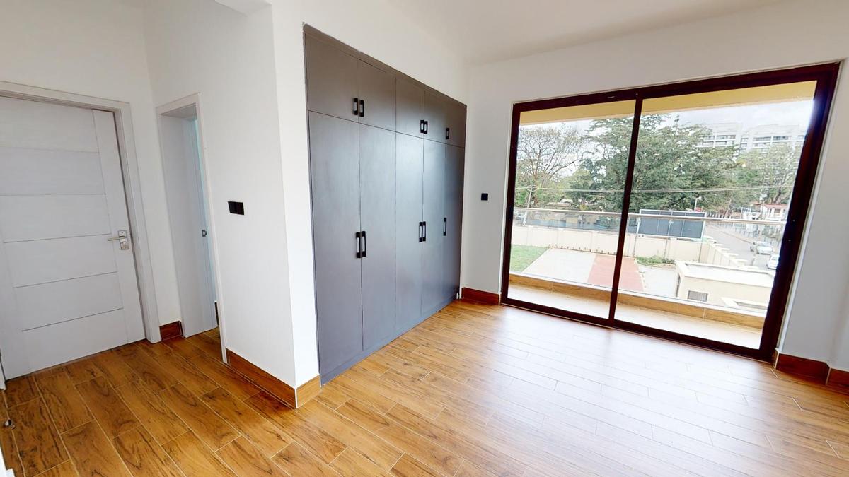 2 Bed Apartment with En Suite at Lavington - 8