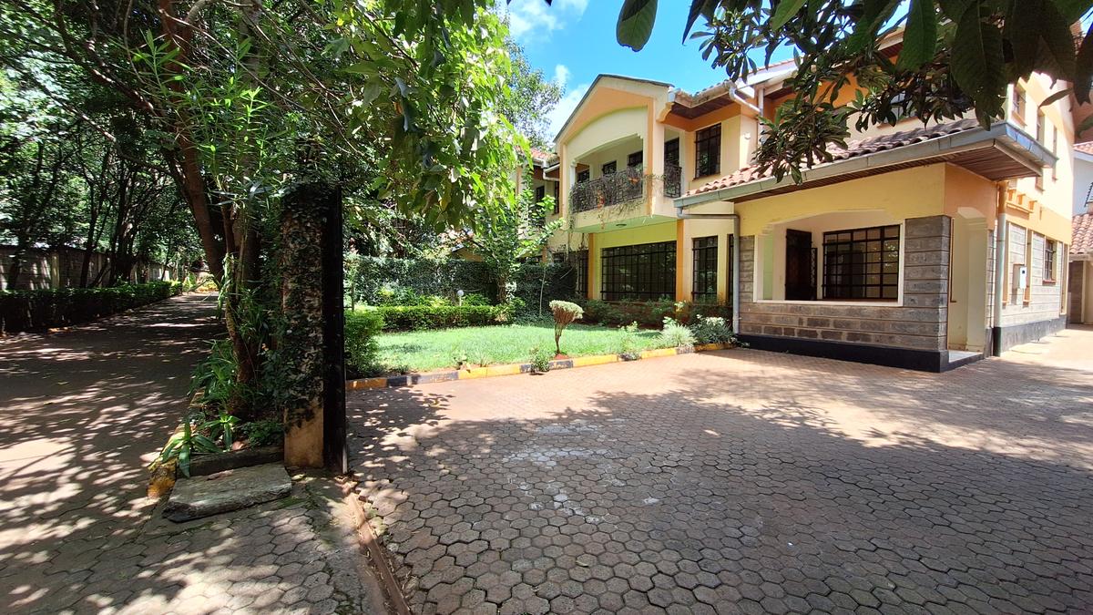 4 Bed Townhouse with En Suite in Lavington - 10