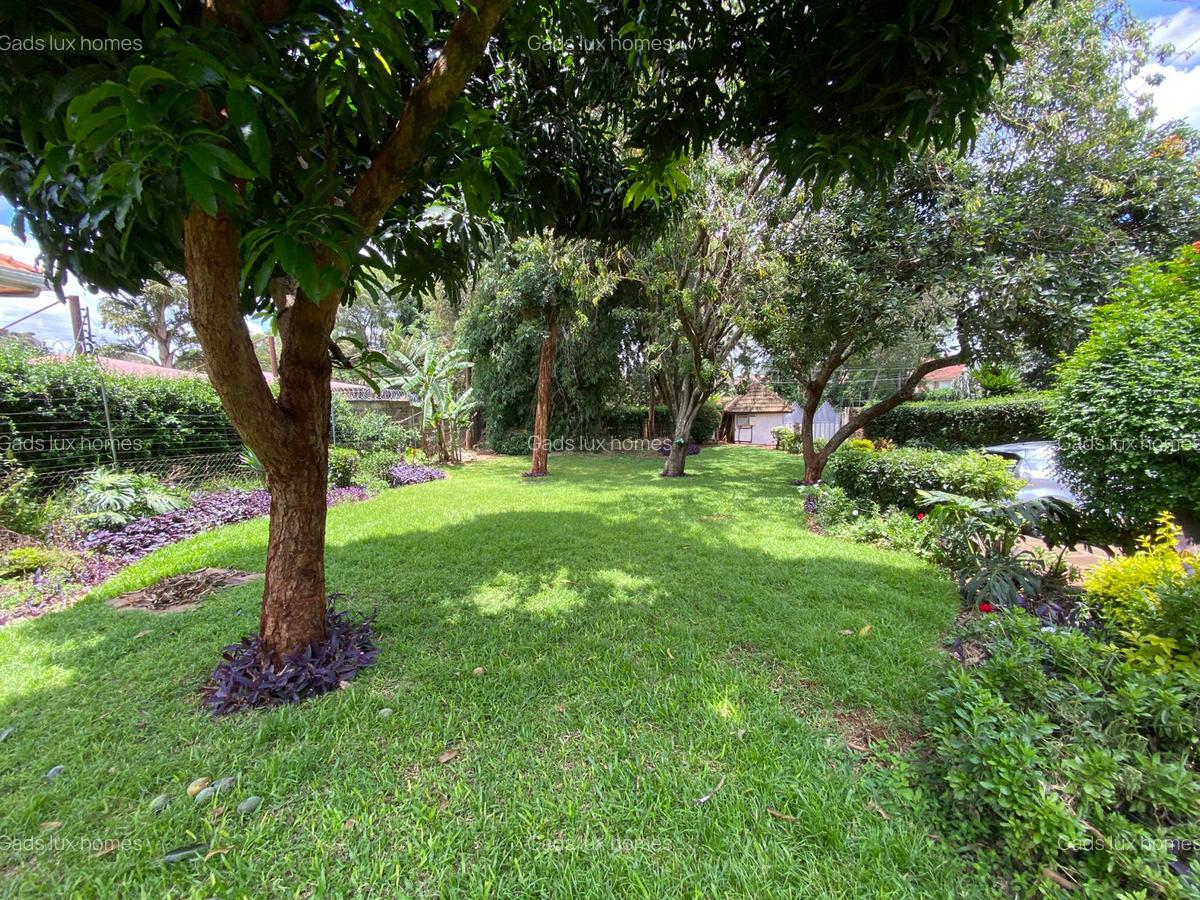 5 Bed Villa with En Suite at Runda - 1