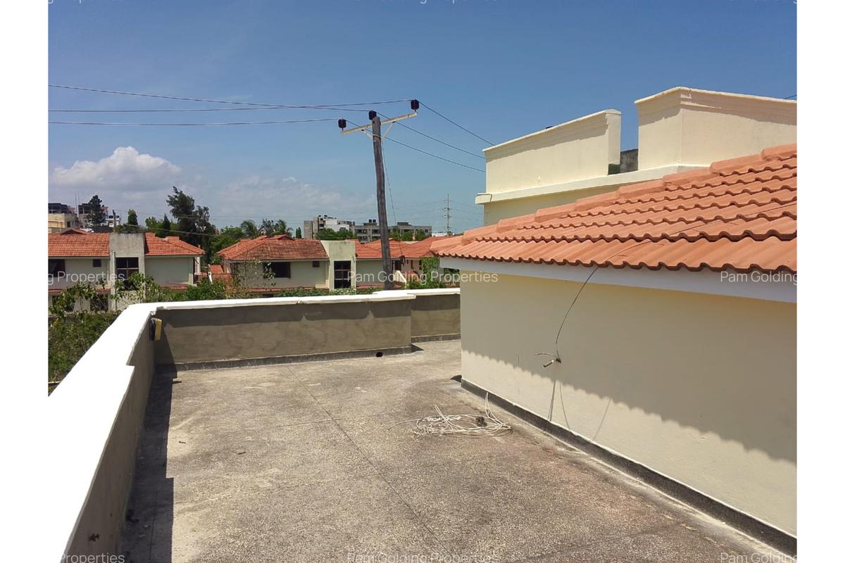 4 Bed Townhouse with En Suite in Nyali Area - 12