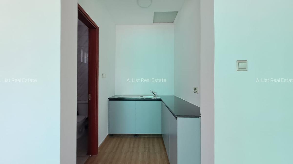 5 Bed Townhouse with En Suite at James Gichuru - 13