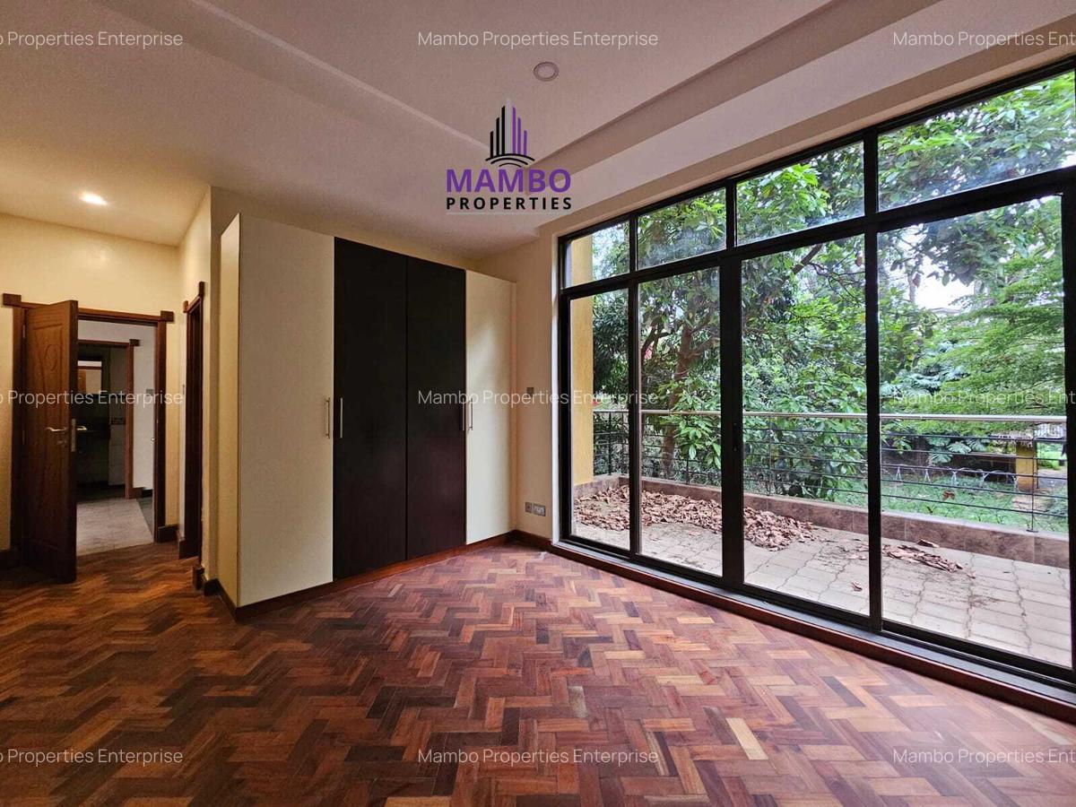 5 Bed Townhouse with En Suite at Lavington - 6