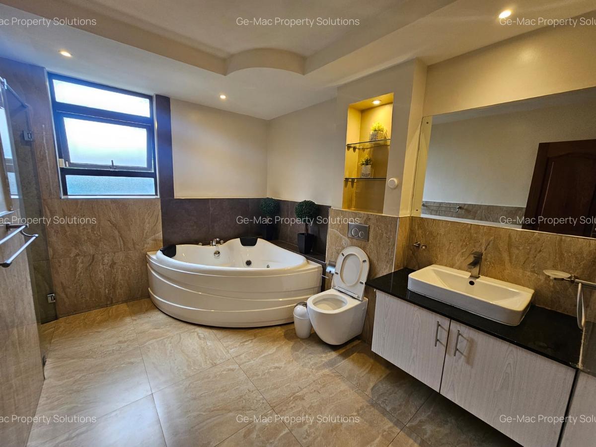 3 Bed Apartment with En Suite in Riverside - 8