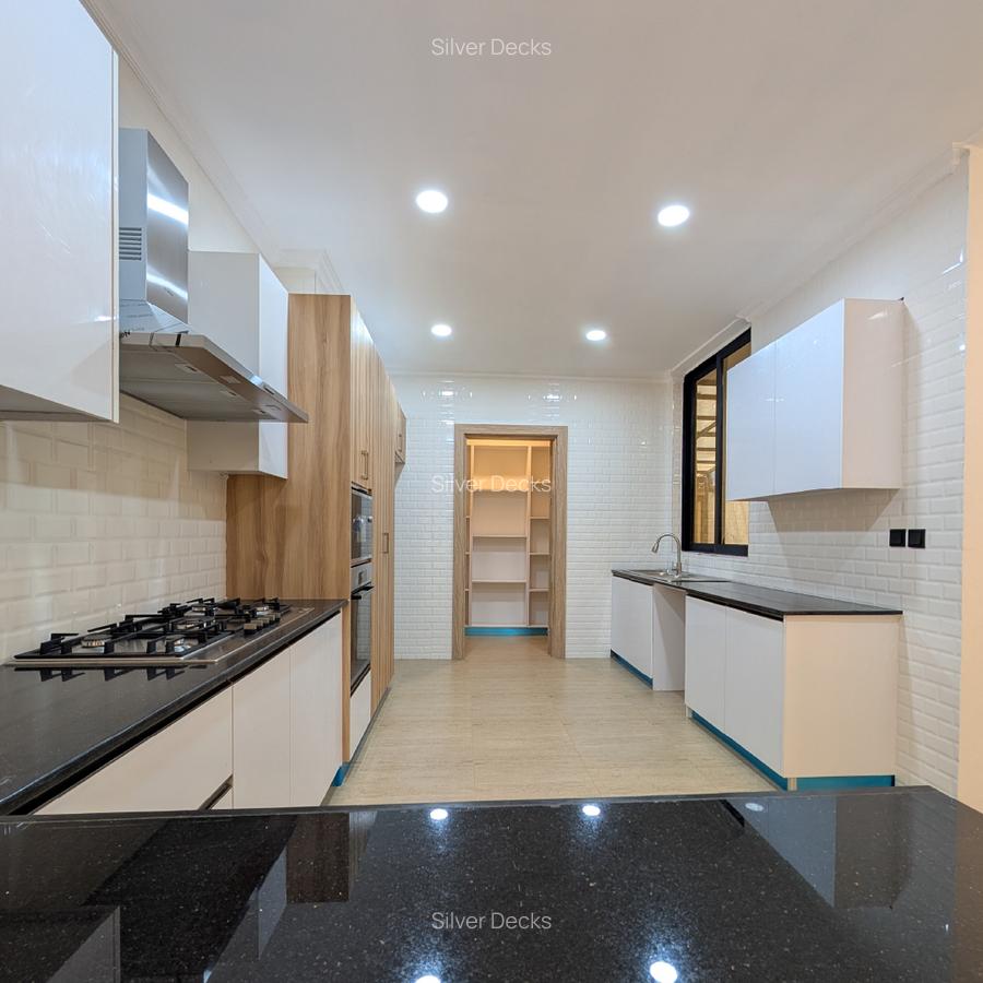 8 Bed Apartment with En Suite in Spring Valley - 17