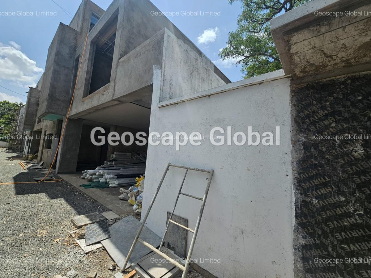 5 Bed Townhouse with En Suite in Lavington - 1