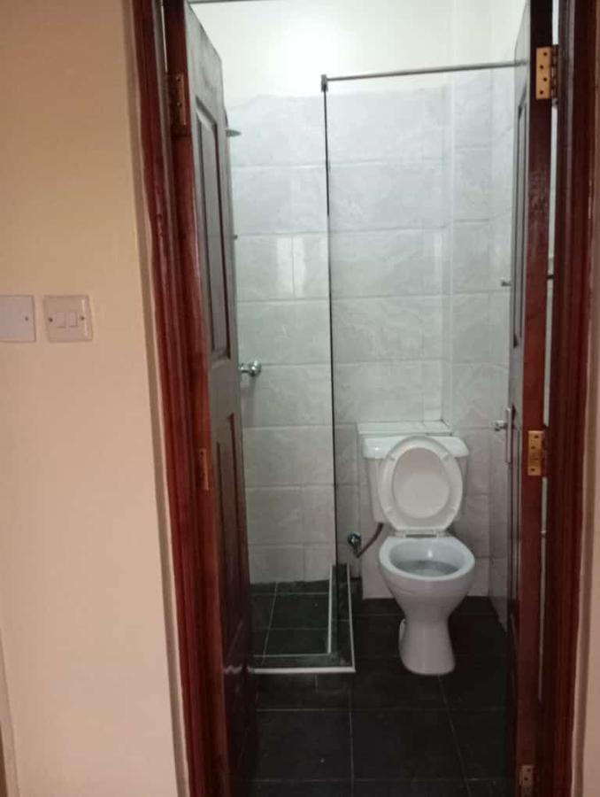 Serviced 2 Bed Apartment with En Suite in Kilimani - 4