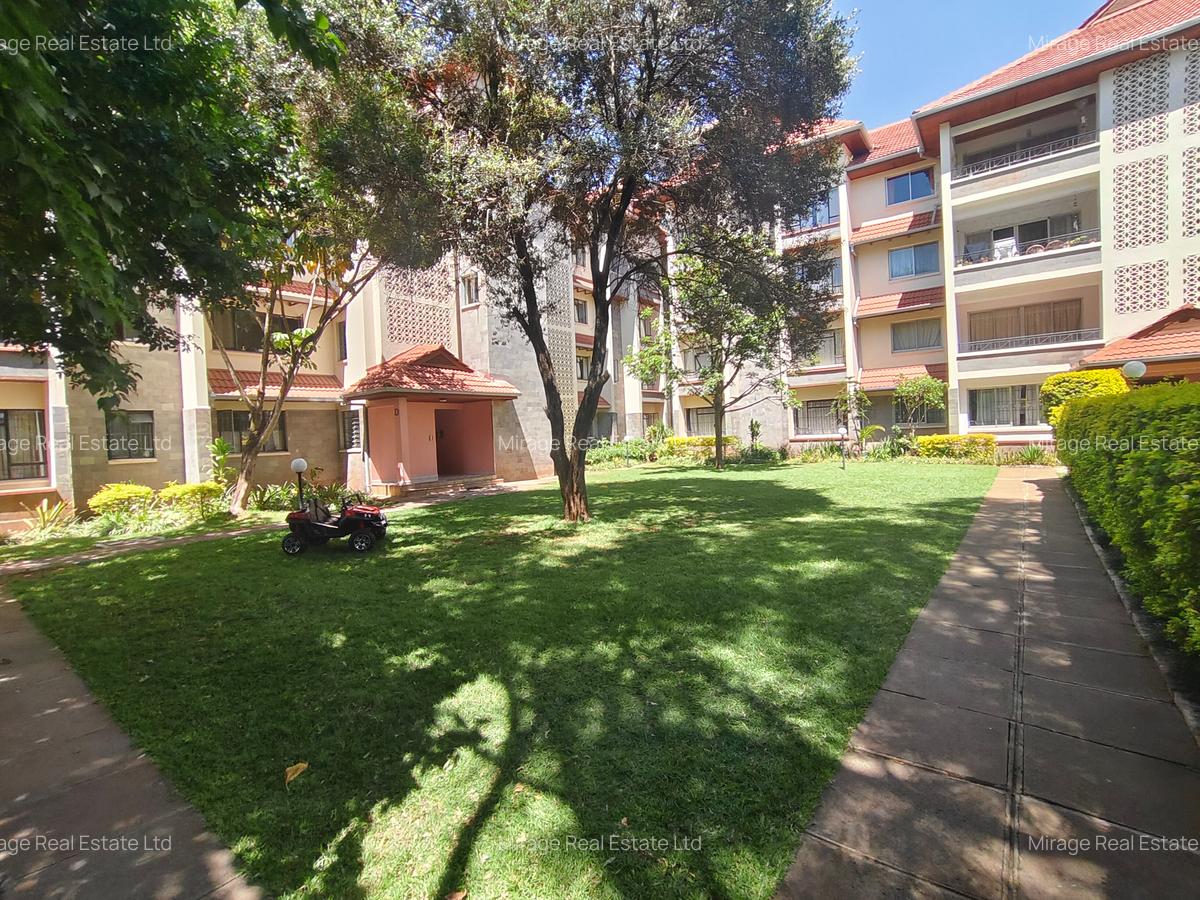 Serviced 3 Bed Apartment with Swimming Pool in Kilimani - 19