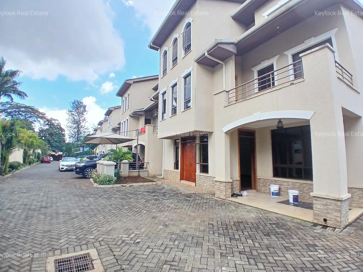 5 Bed Townhouse with En Suite at Lavington Green - 3