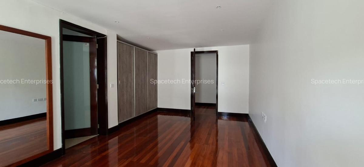 5 Bed House with En Suite in Runda - 9