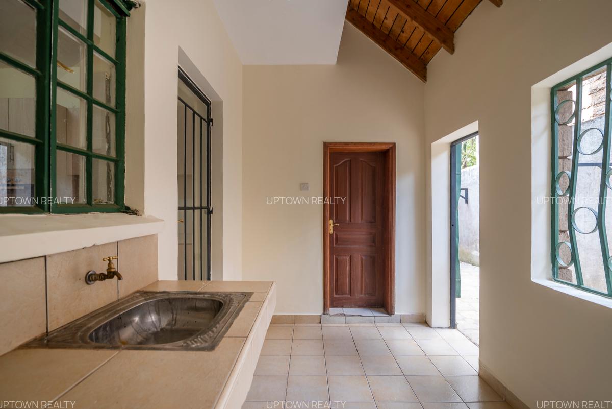 5 Bed Townhouse with En Suite at Kileleshwa - 12