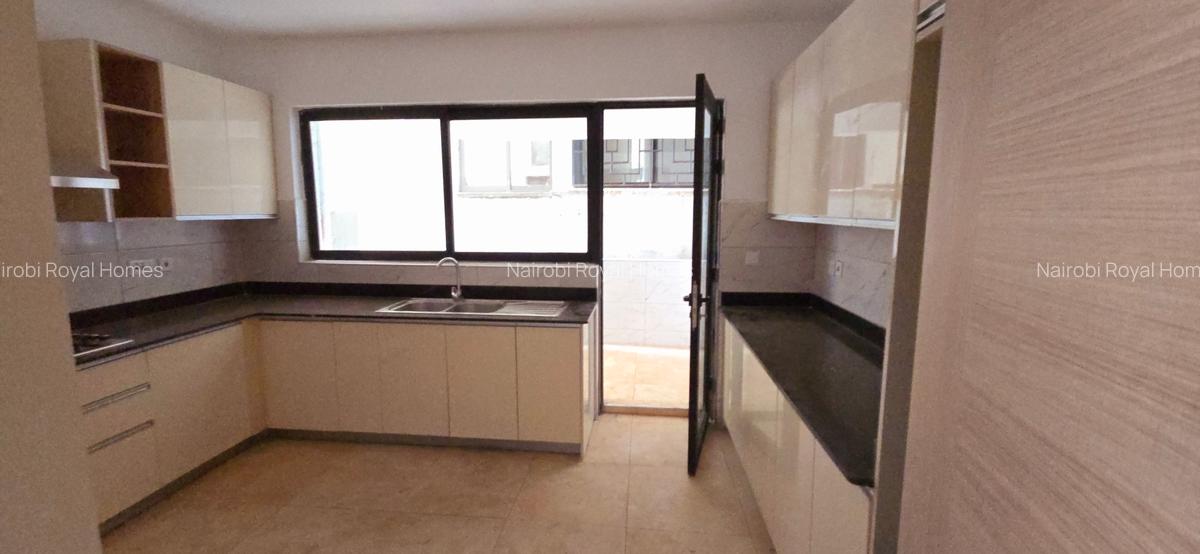 4 Bed Apartment with En Suite at Parklands Avenue - 17