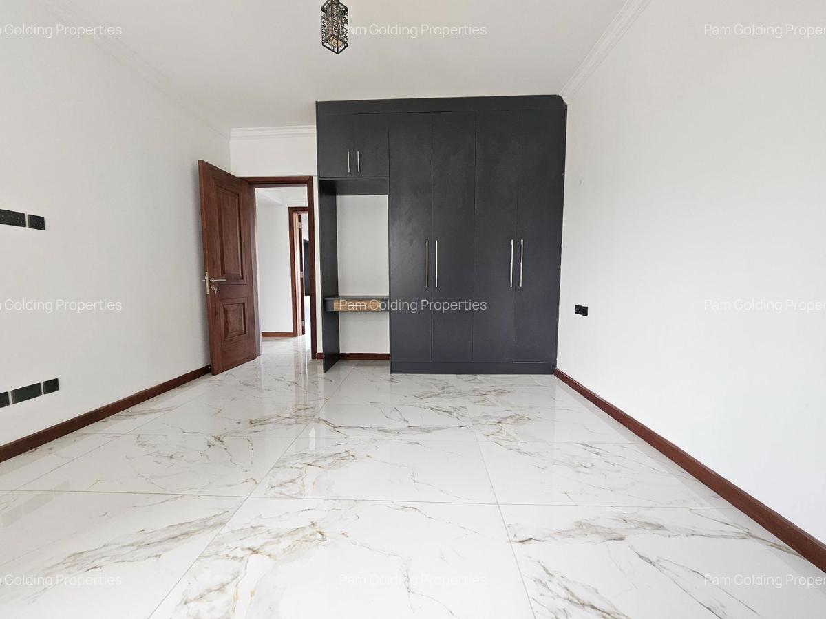 3 Bed Apartment with En Suite in Kileleshwa - 5