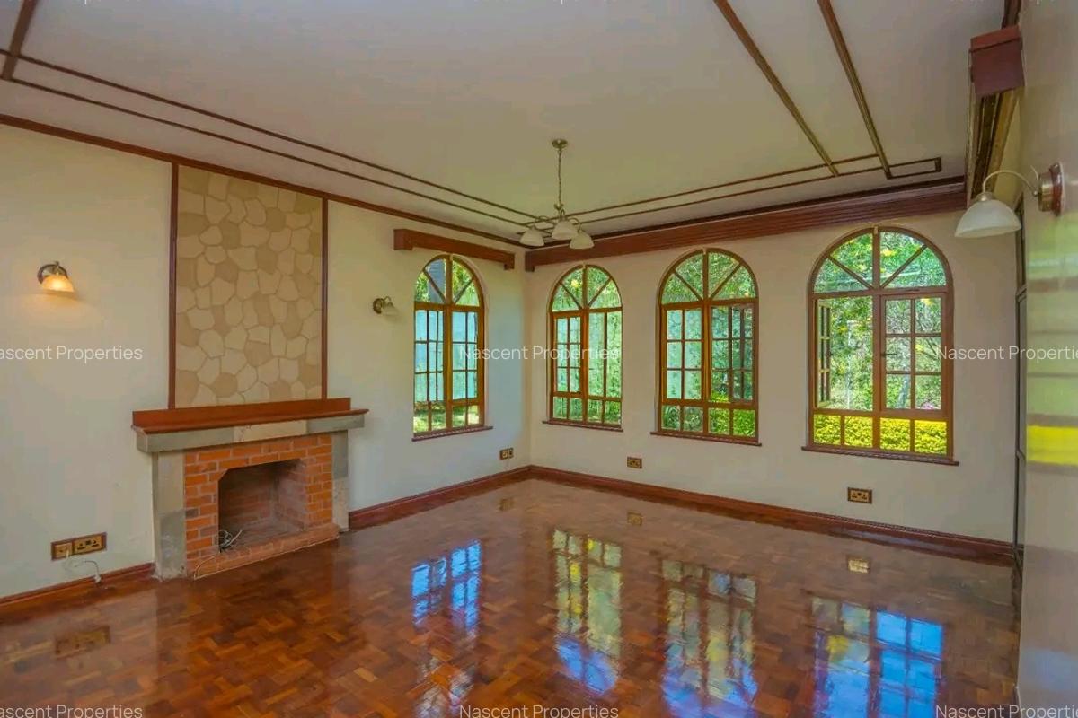 4 Bed House with En Suite in Lavington - 20