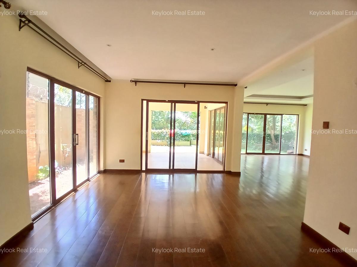 5 Bed Townhouse with En Suite at Lavington - 7