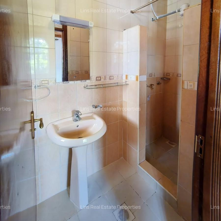 5 Bed Townhouse with En Suite in Lavington - 10