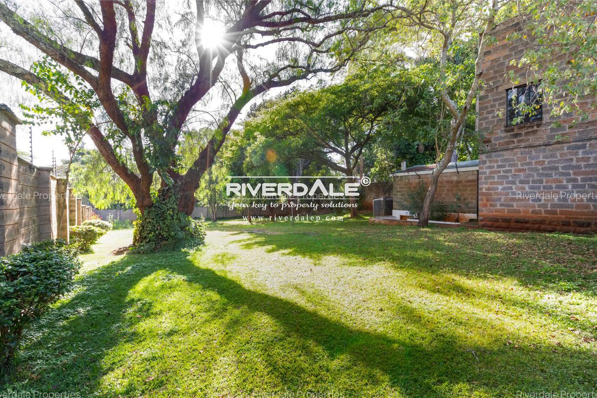 5 Bed House with En Suite in Runda - 20