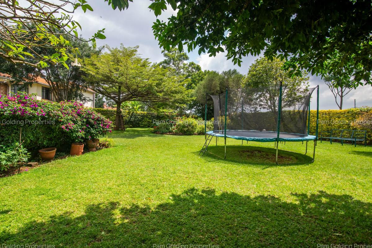 5 Bed House with Garden at Nyari - 6