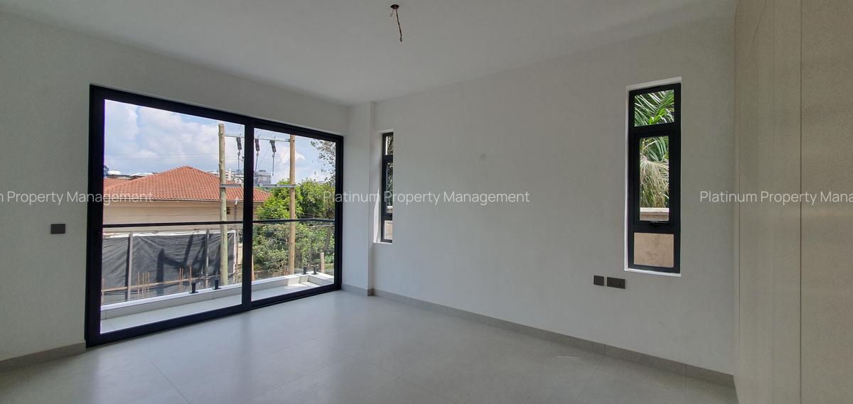 3 Bed Apartment with En Suite at Brookside - 7