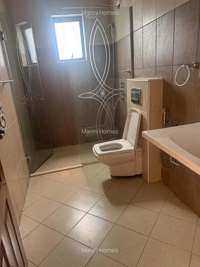 5 Bed Townhouse with En Suite in Brookside - 11