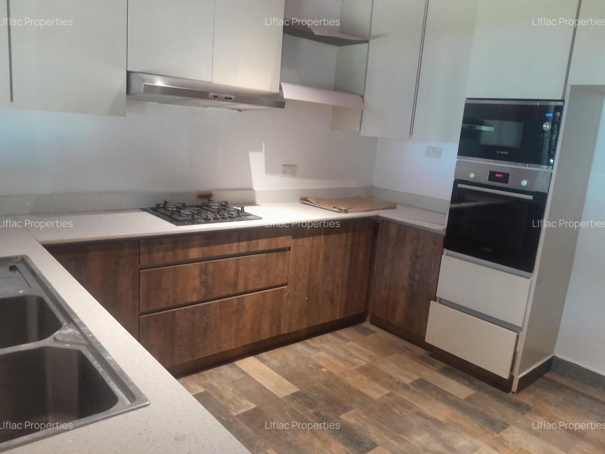 4 Bed House with En Suite in Runda - 5