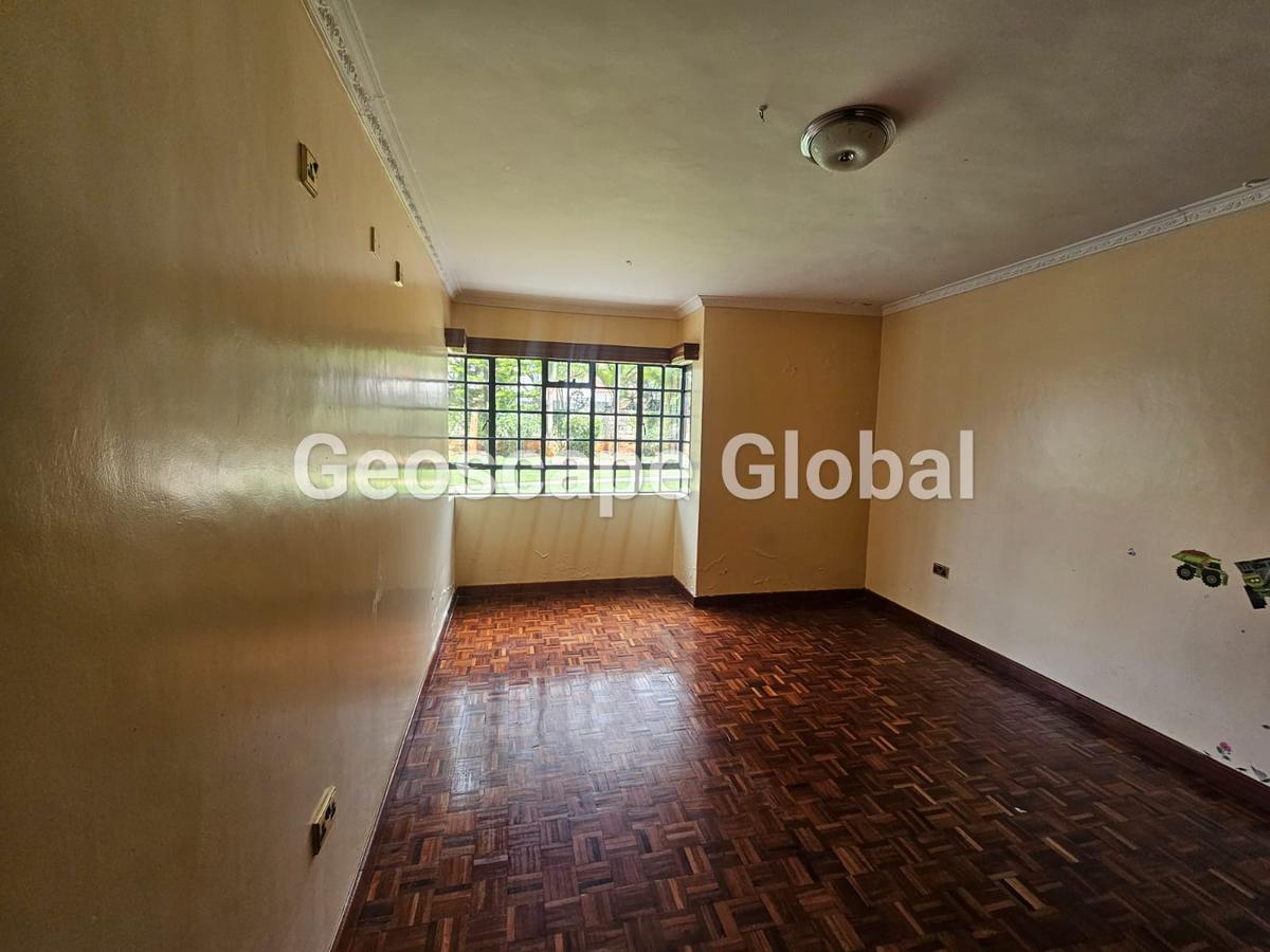 4 Bed House with En Suite in Runda - 12