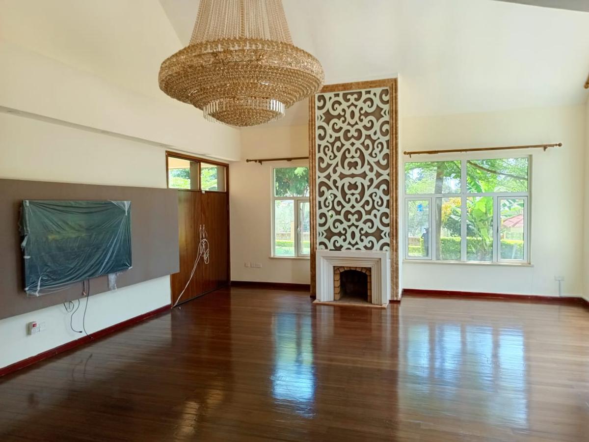 5 Bed House with En Suite in Runda - 18
