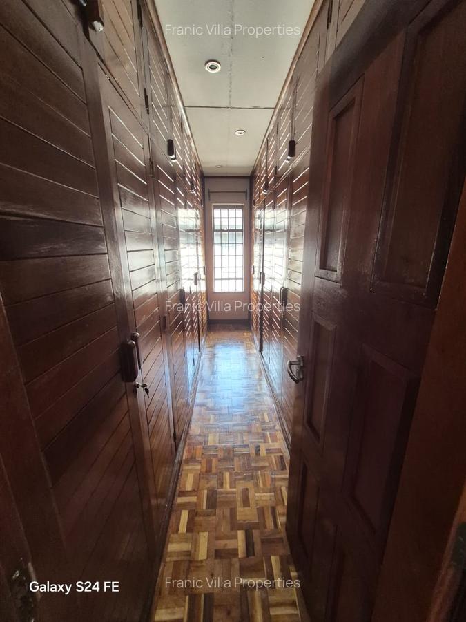 4 Bed Villa with En Suite at Westlands - 15