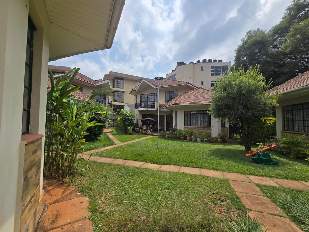 4 Bed House with En Suite in Spring Valley - 2