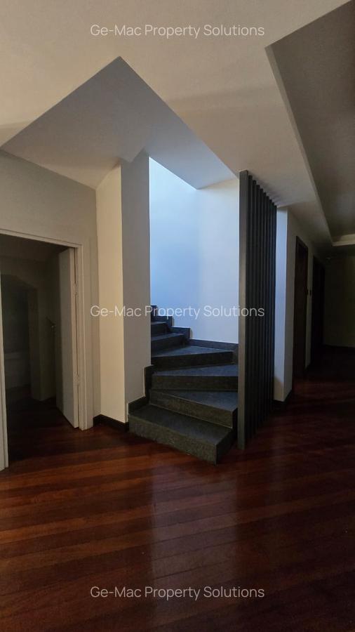 5 Bed House with En Suite in Runda - 7