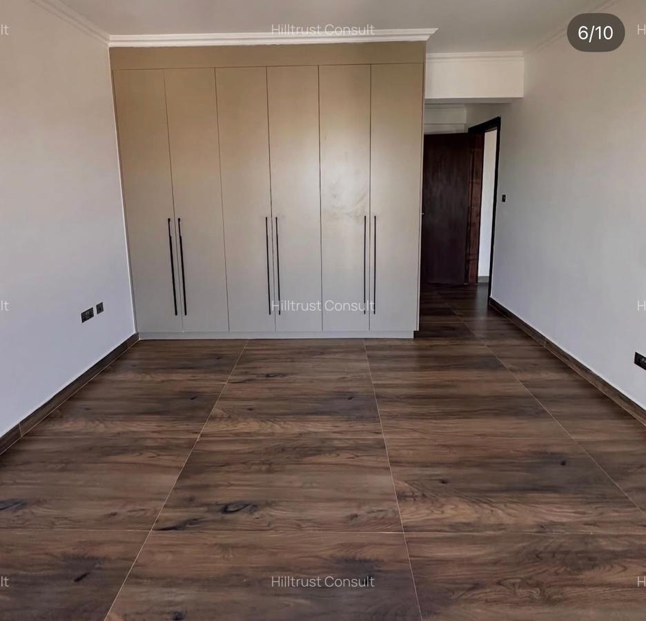 2 Bed Apartment with En Suite in Brookside - 9