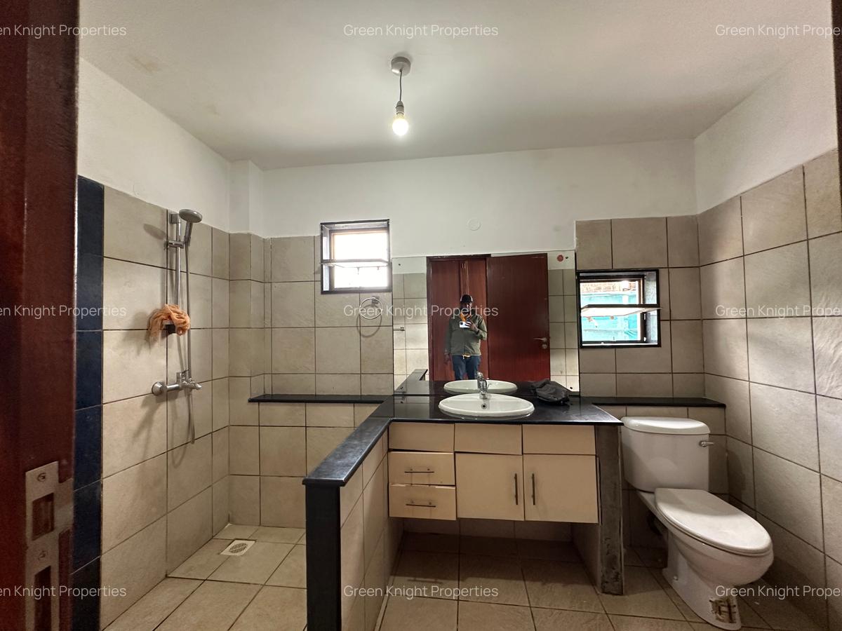 4 Bed Townhouse with En Suite in Lavington - 8