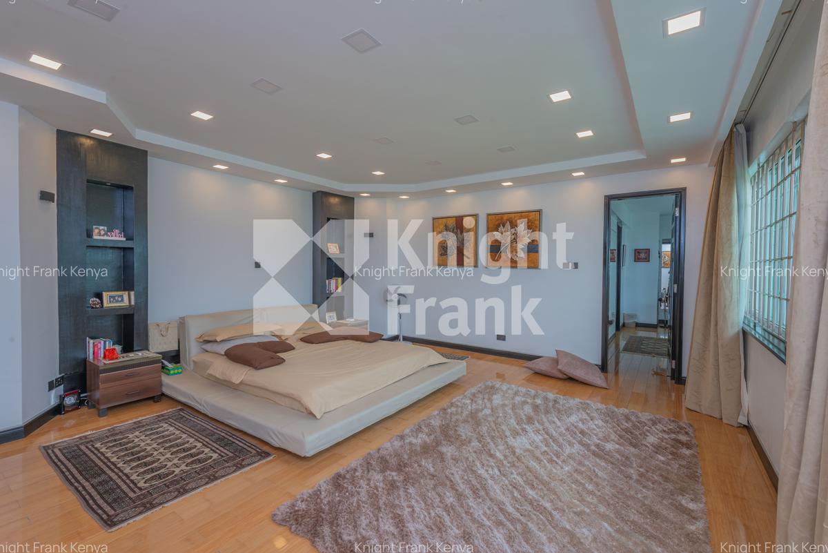 7 Bed House with En Suite at Un Crescent - 14