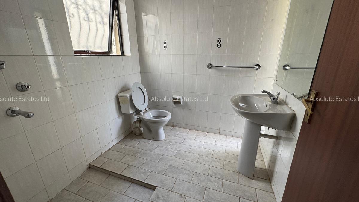 4 Bed Townhouse with En Suite in Kilimani - 12