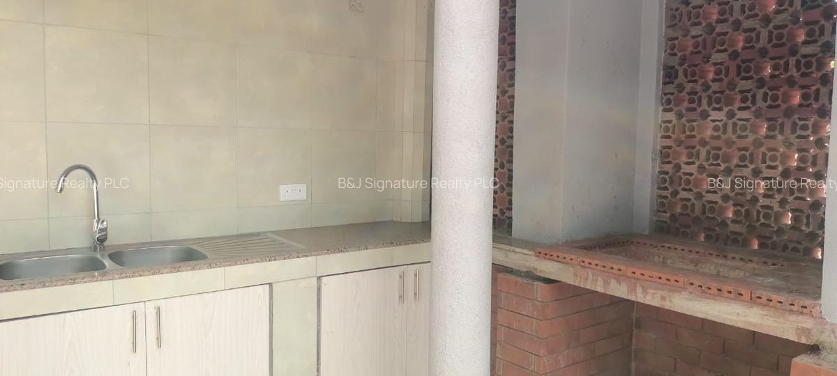 4 Bed Villa with En Suite in Spring Valley - 8