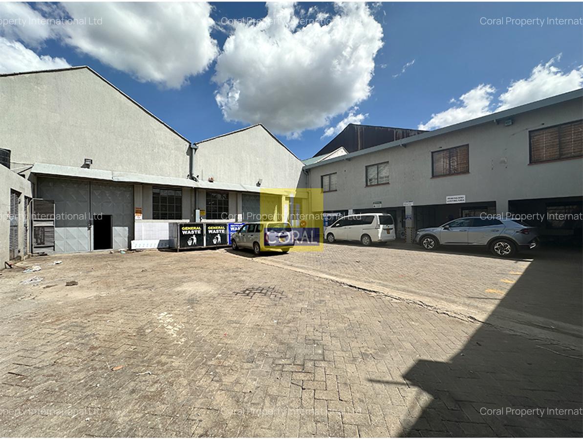29,825 ft² Warehouse in Industrial Area - 20