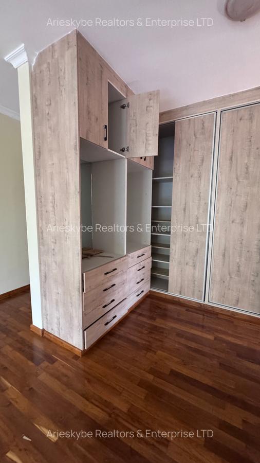 5 Bed Villa with En Suite in Runda - 14