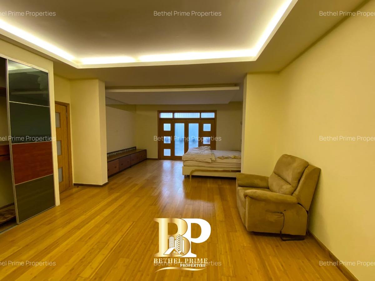 5 Bed Villa with En Suite in Kyuna - 7