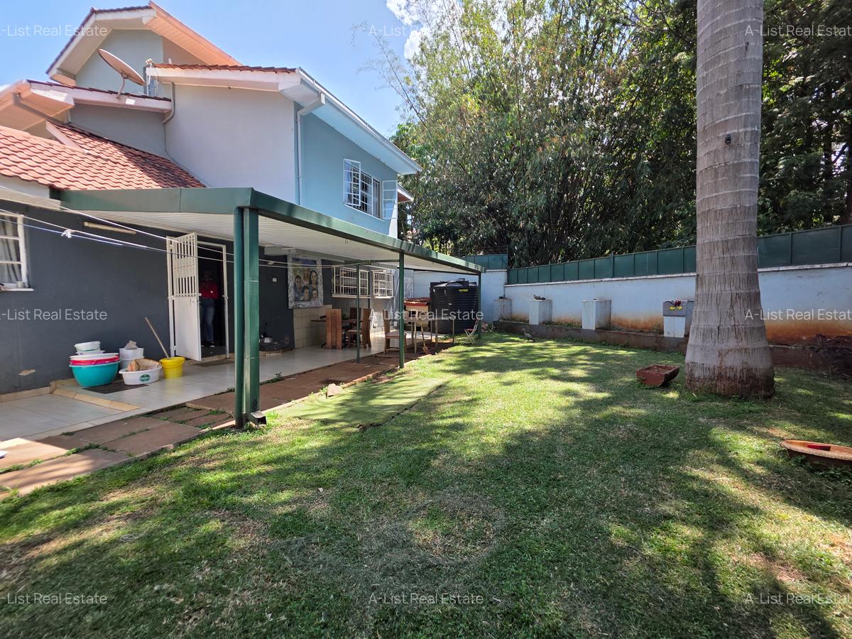 5 Bed Townhouse with En Suite at Lavington - 8