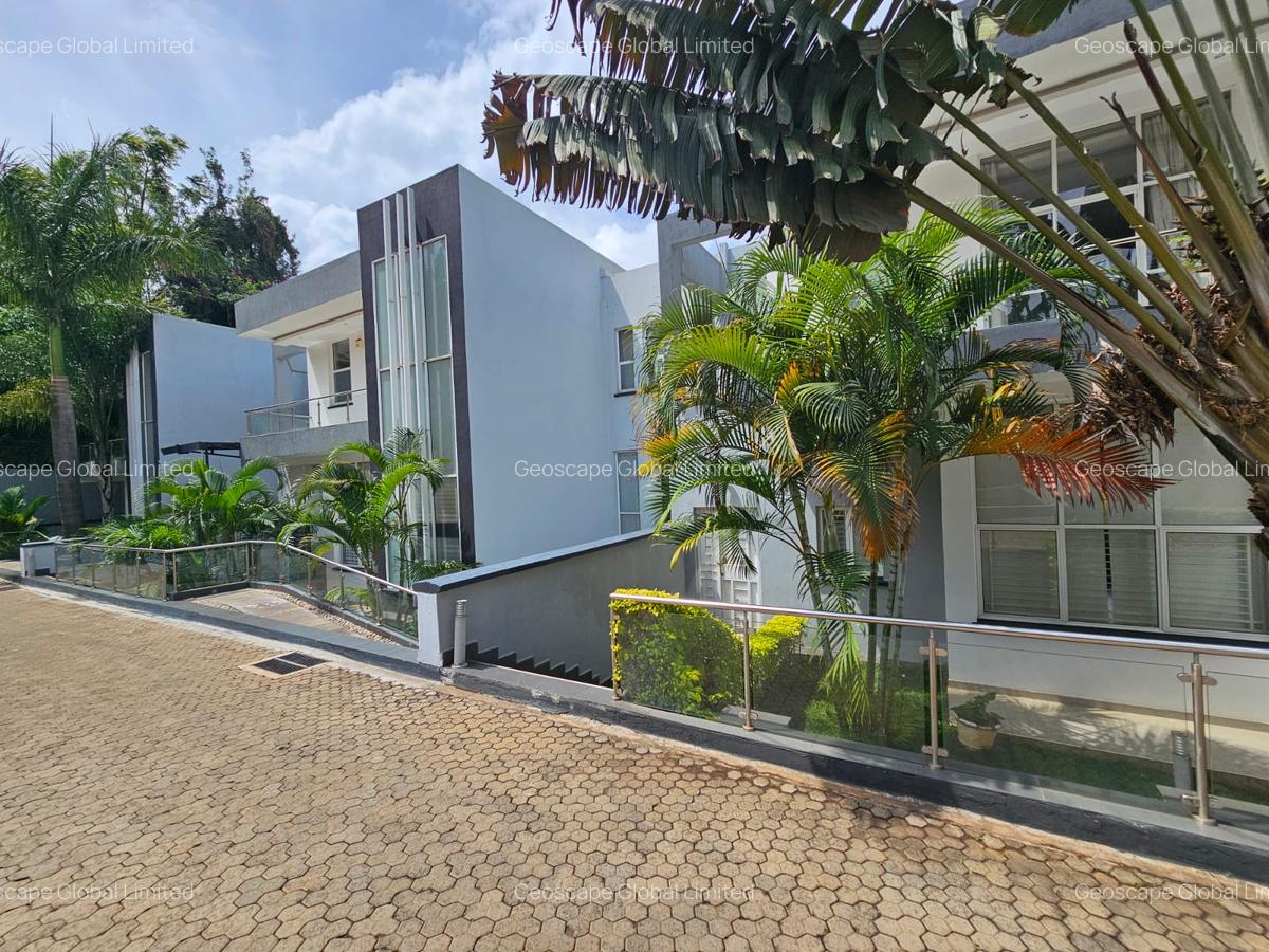 4 Bed Townhouse with En Suite in Spring Valley - 1