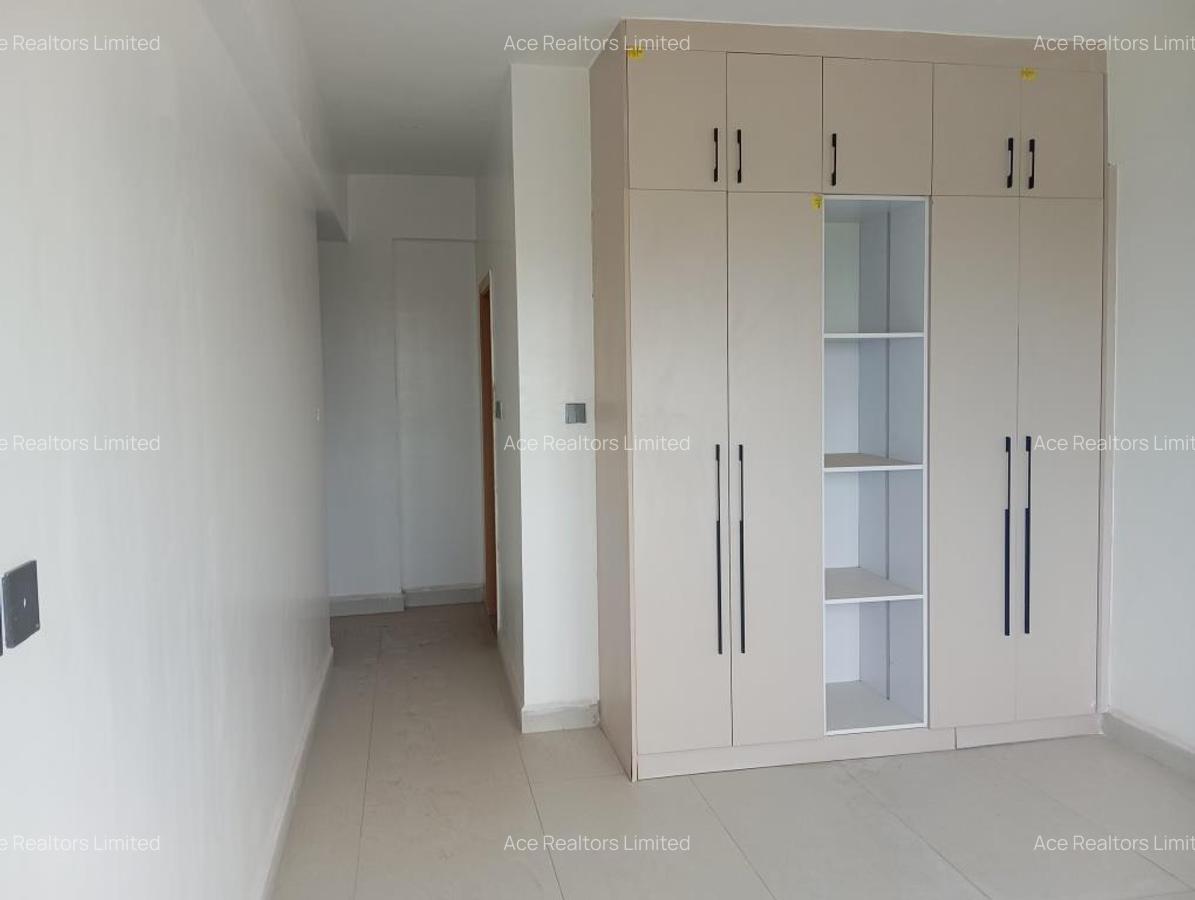4 Bed Apartment with En Suite at Desai Road - 11