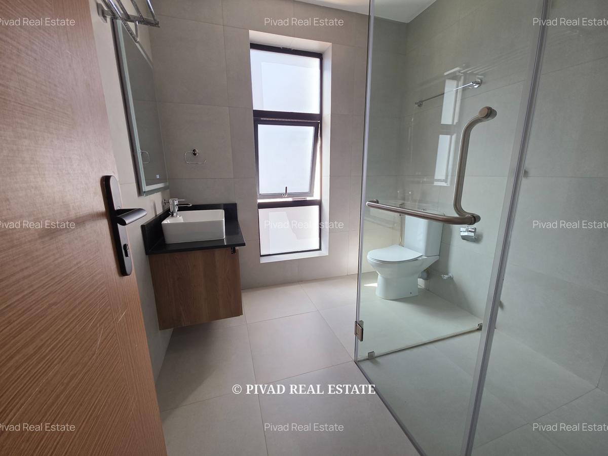 4 Bed Townhouse with Swimming Pool in Membley - 12