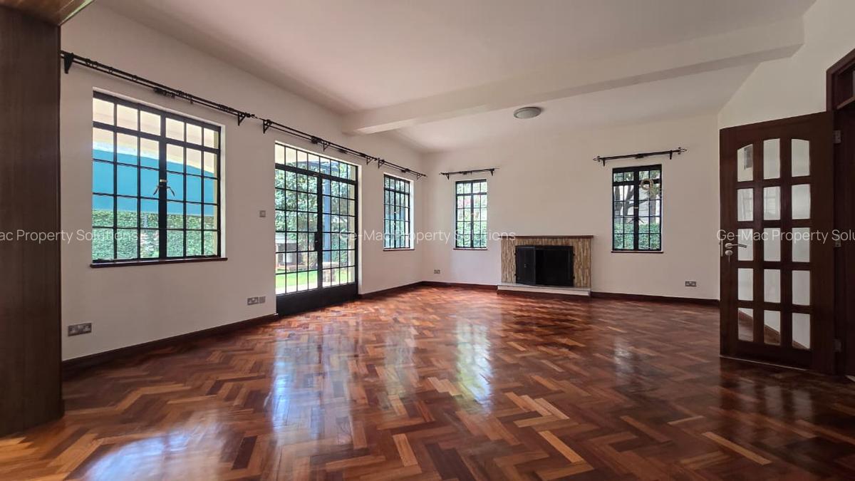 5 Bed House with En Suite in Lavington - 5