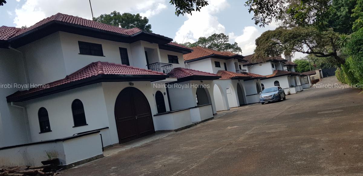 4 Bed Townhouse with En Suite at Riverside Drive - 1